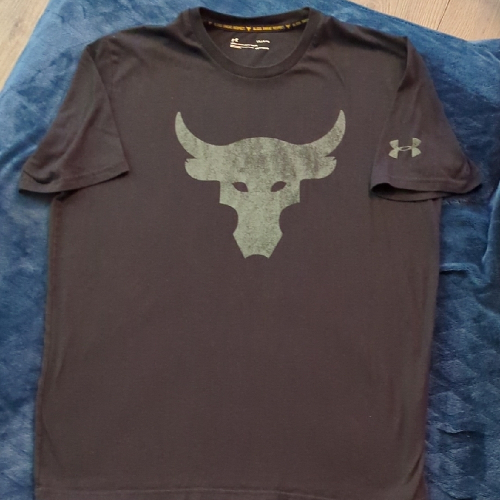 Under Armour Black Short Sleeve Tee with Bull Logo